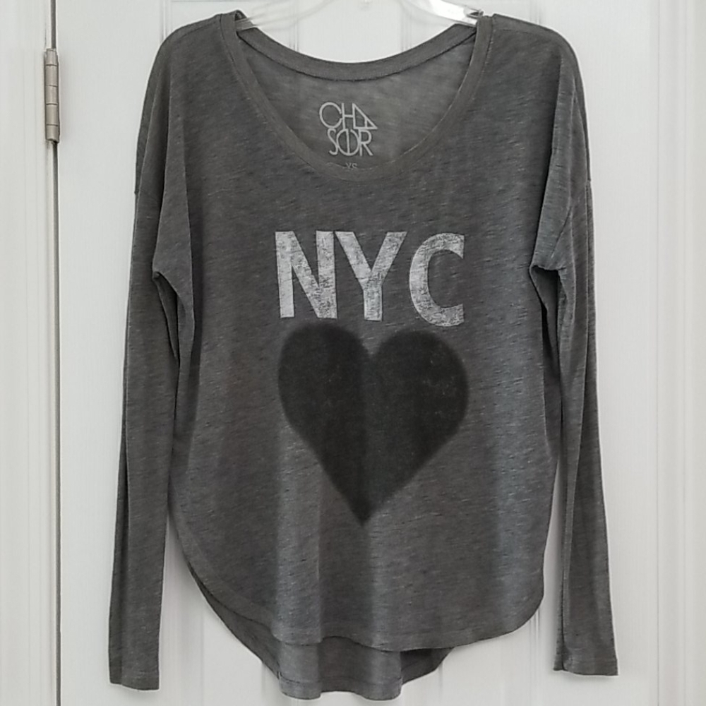 Chaser Women’s Long Sleeve Graphic Shirt NYC in XS